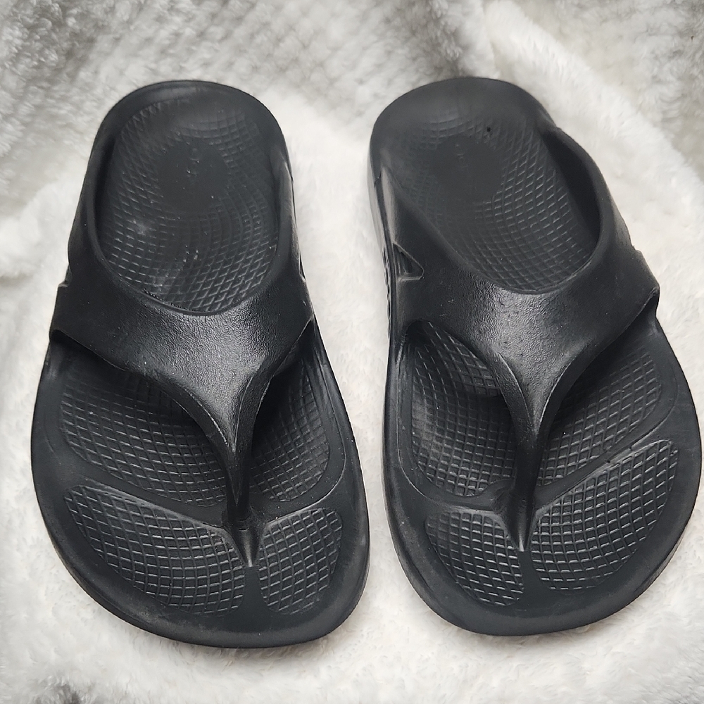 OOFOS Black Sandals Size M9 W11